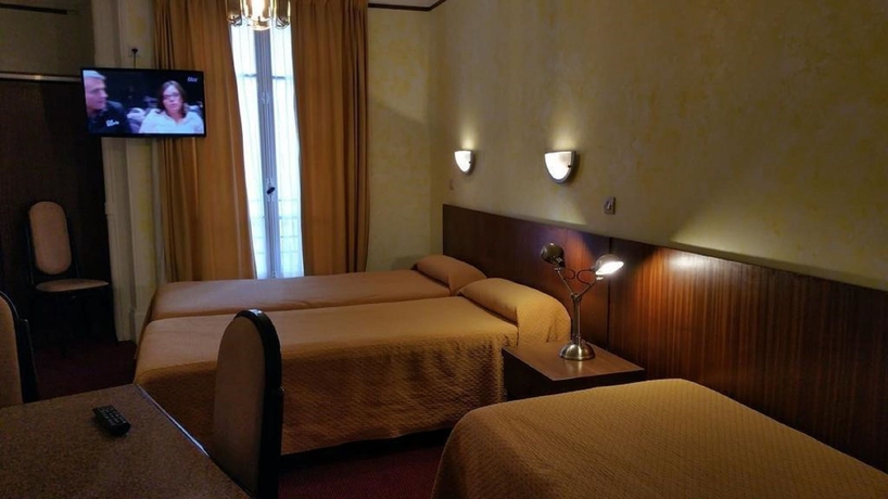 Imagen de la habitación del Hotel Luxia. Foto 10