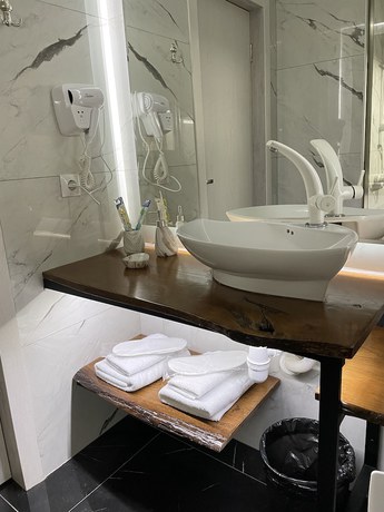 Imagen de la habitación del Hotel Luxin. Foto 7