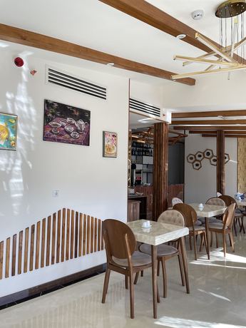 Imagen del bar/restaurante del Hotel Luxin. Foto 4
