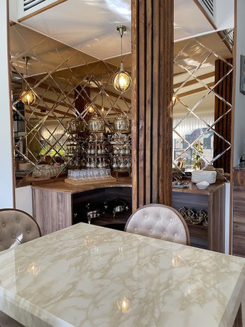 Imagen del bar/restaurante del Hotel Luxin. Foto 5