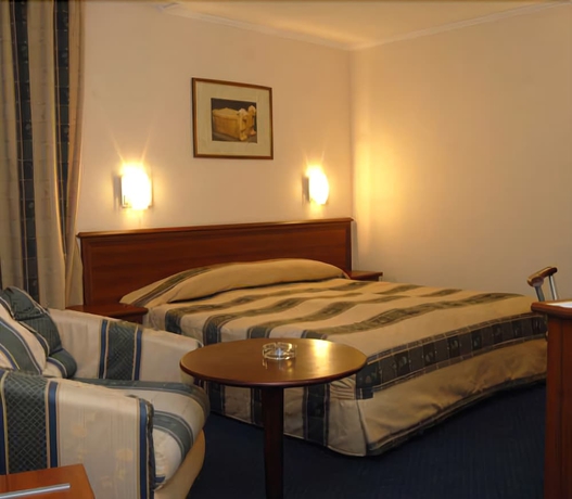 Imagen de la habitación del Hotel Luxor, Burgas Ciudad. Foto 2