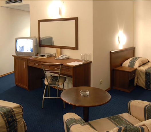 Imagen de la habitación del Hotel Luxor, Burgas Ciudad. Foto 6