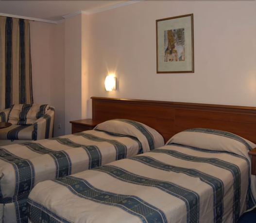 Imagen de la habitación del Hotel Luxor, Burgas Ciudad. Foto 9