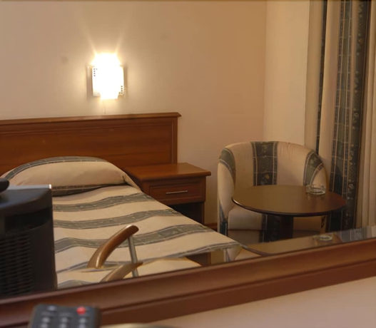 Imagen de la habitación del Hotel Luxor, Burgas Ciudad. Foto 10