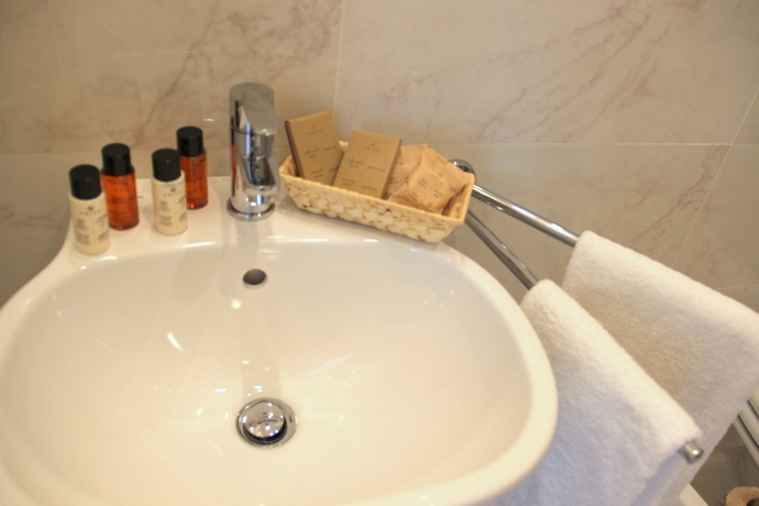 Imagen de la habitación del Hotel Luxor Florence. Foto 6