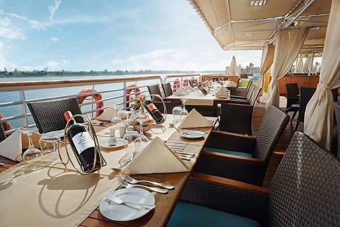 Imagen del bar/restaurante del Hotel Luxor Nile Cruises. Foto 4