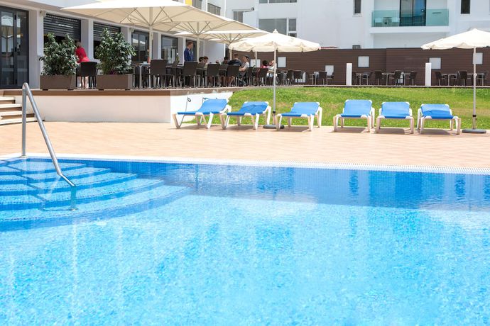 Imagen de la piscina del Hotel Luxor, Playa de Palma. Foto 15