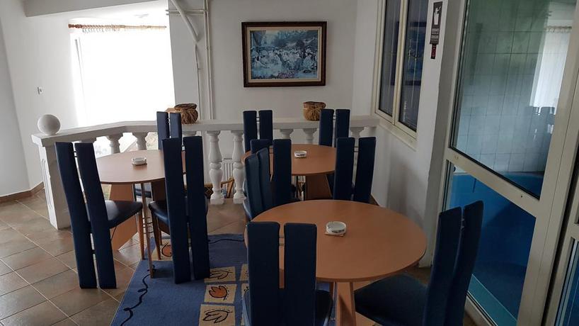 Imagen del bar/restaurante del Hotel Luxotel. Foto 2