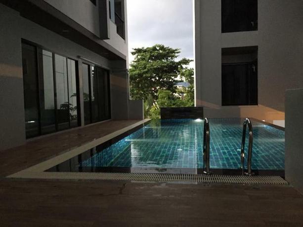 Imagen de la piscina del Hotel Luxsna Residence. Foto 8