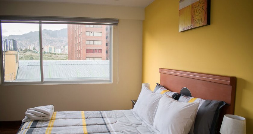 Imagen de la habitación del Hotel Luxstone Executive Suites. Foto 6