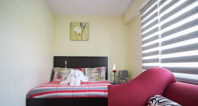 Imagen de la habitación del Hotel Luxstone Executive Suites. Foto 7