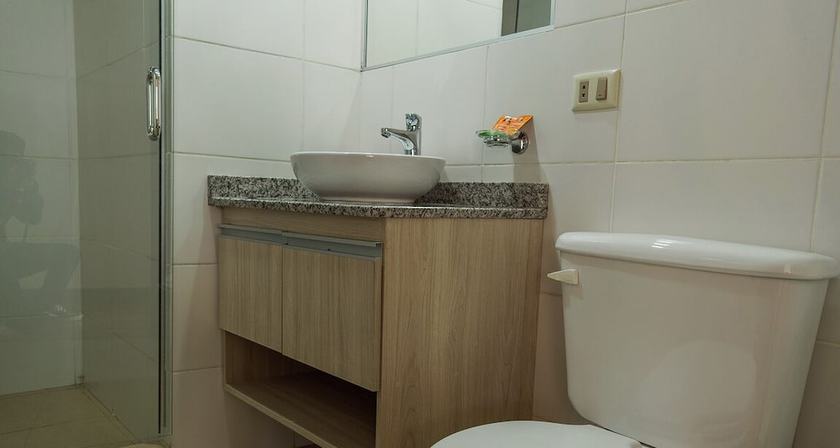 Imagen de la habitación del Hotel Luxstone Executive Suites. Foto 11