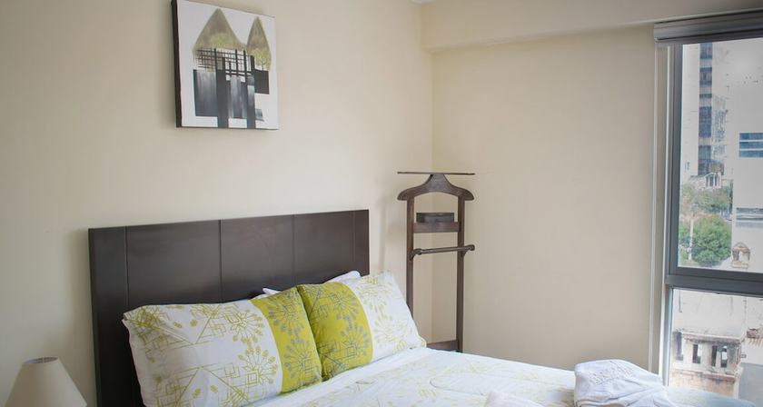 Imagen de la habitación del Hotel Luxstone Executive Suites. Foto 16