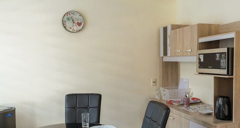 Imagen de la habitación del Hotel Luxstone Executive Suites. Foto 18