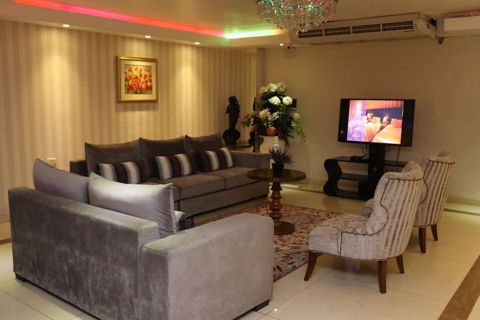 Imagen de los interiores del Hotel Luxsur. Foto 14