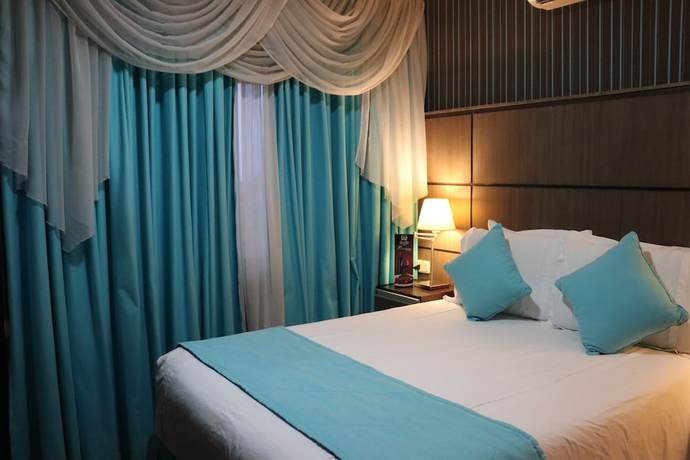 Imagen de la habitación del Hotel Luxsur. Foto 9