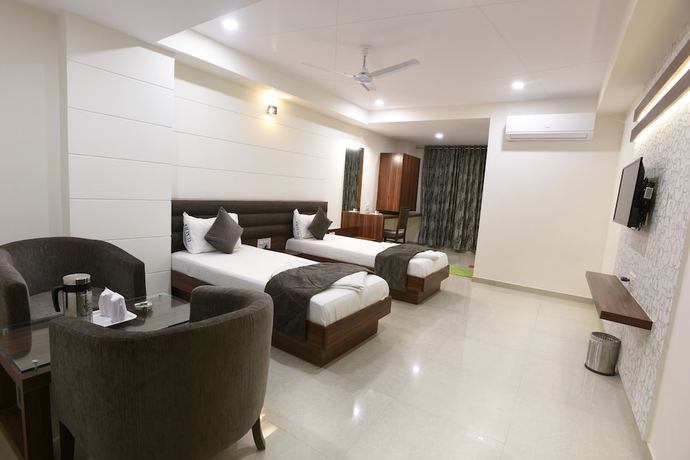 Imagen general del Hotel Luxura, Anand. Foto 1