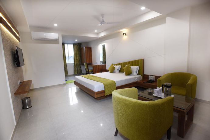 Imagen de la habitación del Hotel Luxura, Anand. Foto 8
