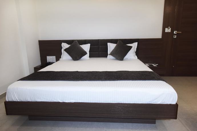 Imagen de la habitación del Hotel Luxura, Anand. Foto 10