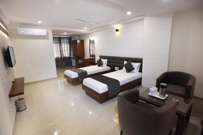 Imagen de la habitación del Hotel Luxura, Anand. Foto 11