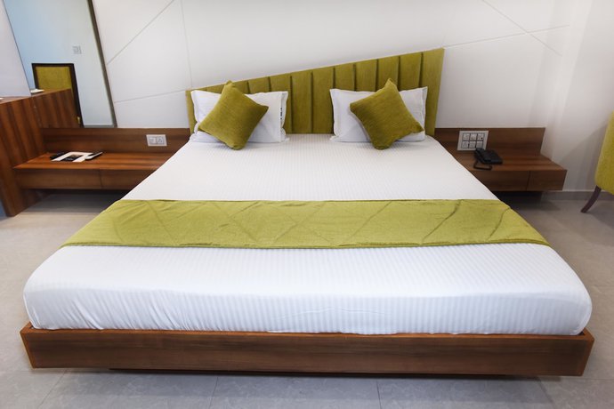 Imagen de la habitación del Hotel Luxura, Anand. Foto 12