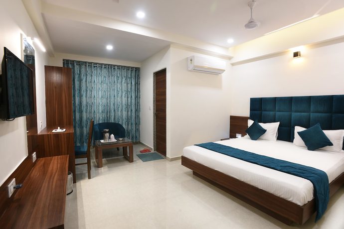 Imagen de la habitación del Hotel Luxura, Anand. Foto 13