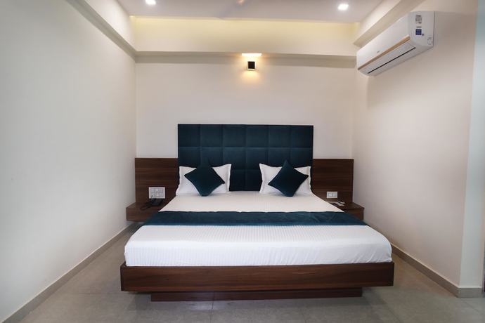 Imagen de la habitación del Hotel Luxura, Anand. Foto 14