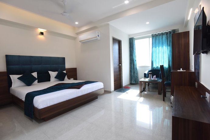 Imagen de la habitación del Hotel Luxura, Anand. Foto 15