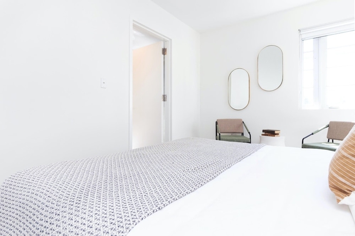 Imagen de la habitación del Hotel Luxuri Suites. Foto 9
