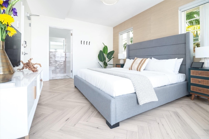 Imagen de la habitación del Hotel Luxuri Suites. Foto 10