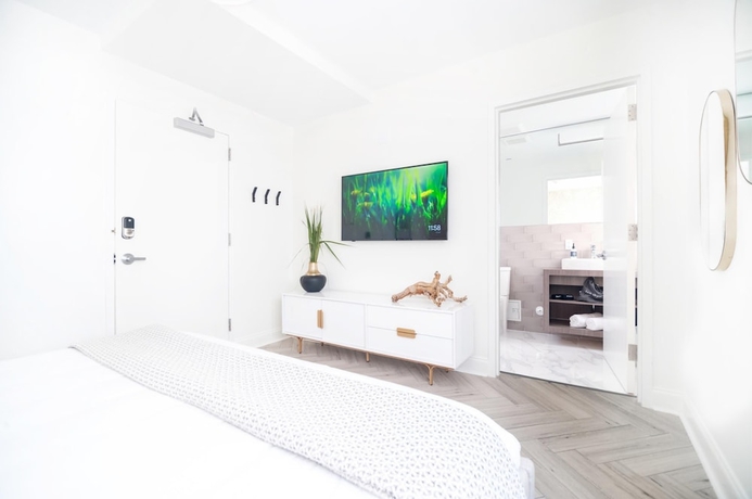 Imagen de la habitación del Hotel Luxuri Suites. Foto 15