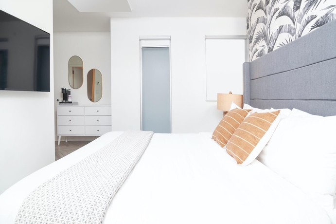 Imagen de la habitación del Hotel Luxuri Suites. Foto 16