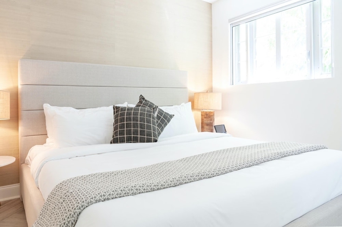 Imagen de la habitación del Hotel Luxuri Suites. Foto 18