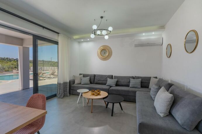 Imagen general del Hotel Luxurious Villa Micha Mare - 14 Bedrooms. Foto 2