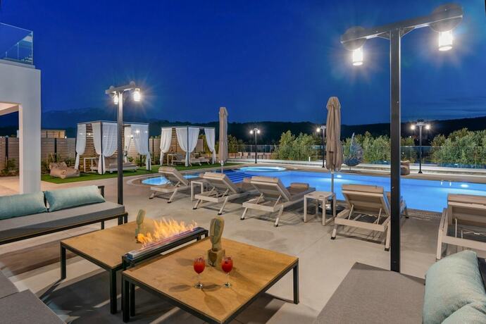 Imagen general del Hotel Luxurious Villa Micha - With 150m Pool. Foto 1