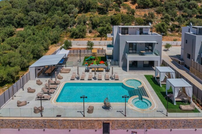 Imagen de la habitación del Hotel Luxurious Villa Micha - With 150m Pool. Foto 20