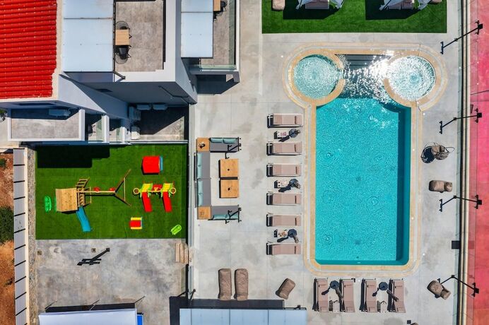 Imagen general del Hotel Luxurious Villa Micha - With 150m Pool. Foto 6