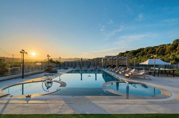 Imagen general del Hotel Luxurious Villa Micha - With 150m Pool. Foto 13