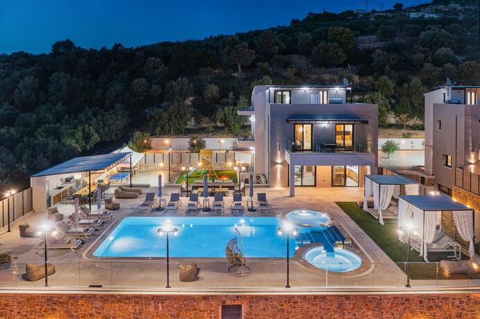 Imagen general del Hotel Luxurious Villa Micha - With 150m Pool. Foto 17