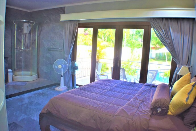 Imagen general del Hotel Luxury 4 Bed Pool Villa. Foto 6