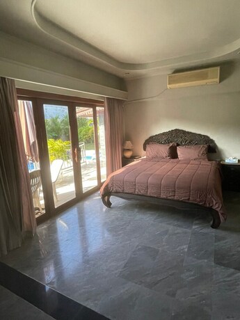 Imagen general del Hotel Luxury 4 Bed Pool Villa. Foto 9