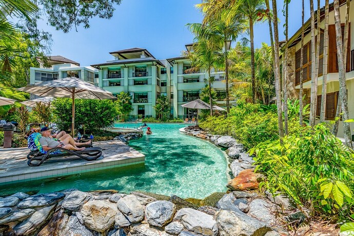 Imagen de la piscina del Hotel Luxury Apartment at Sea Temple Palm Cove 2 Bed 2 Bath. Foto 26