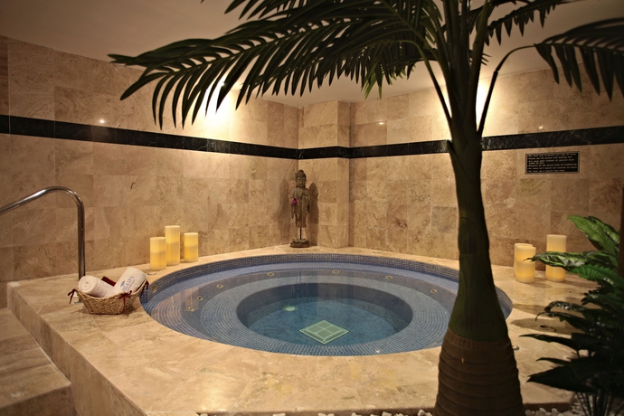 Imagen de la piscina del Hotel Luxury Bahia Principe Akumal. Foto 14