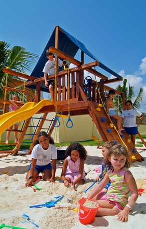 Imagen de los exteriores del Hotel Luxury Bahia Principe Akumal. Foto 11