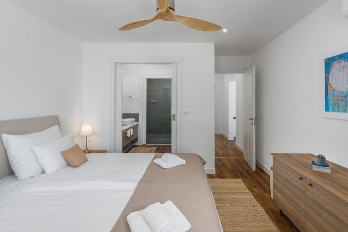 Imagen de la habitación del Hotel Luxury Beach Villas Porto Bus. Foto 18