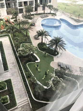 Imagen de la piscina del Hotel Luxury Condotel Vinhomes Skylake Keangnam. Foto 37