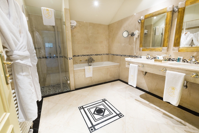 Imagen de la habitación del Hotel Luxury Family Royal Palace. Foto 8