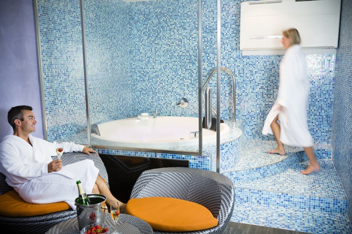 Imagen de la piscina del Hotel Luxury Family Royal Palace. Foto 15