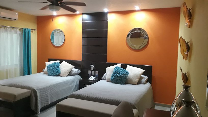 Imagen de la habitación del Hotel Luxury Inn. Foto 3