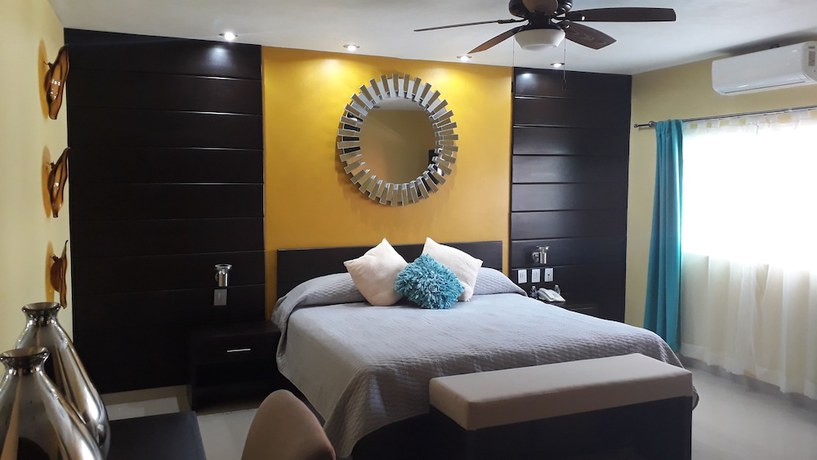 Imagen de la habitación del Hotel Luxury Inn. Foto 5